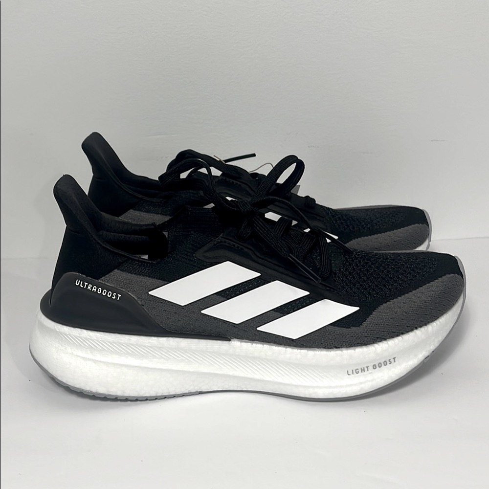 Adidas Women’s Ultraboost 5X Black/White/Carbon Sneakers Size: 8